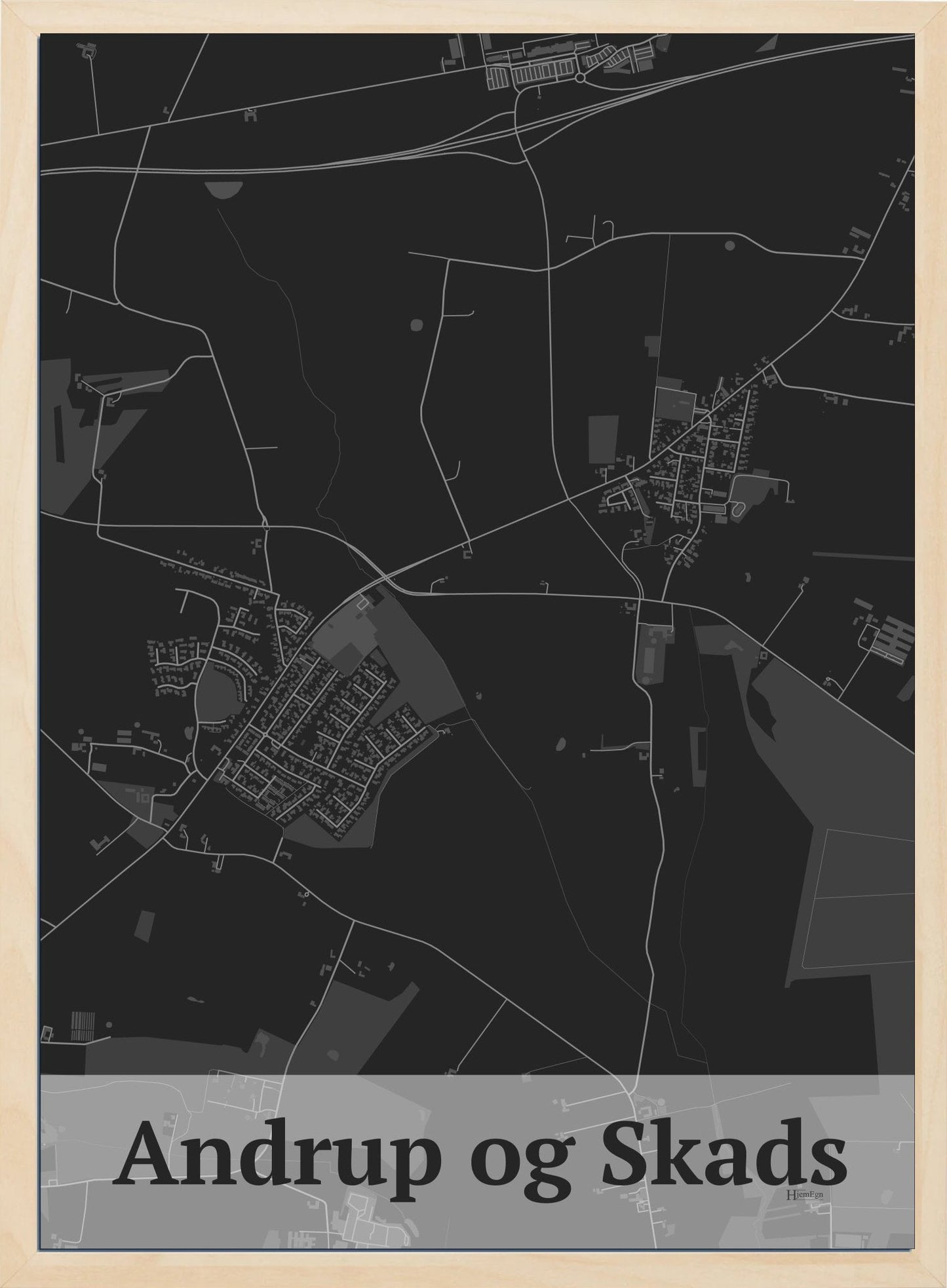 Andrup Og Skads plakat i farve mørk grå og HjemEgn.dk design firkantet. Design bykort for Andrup Og Skads