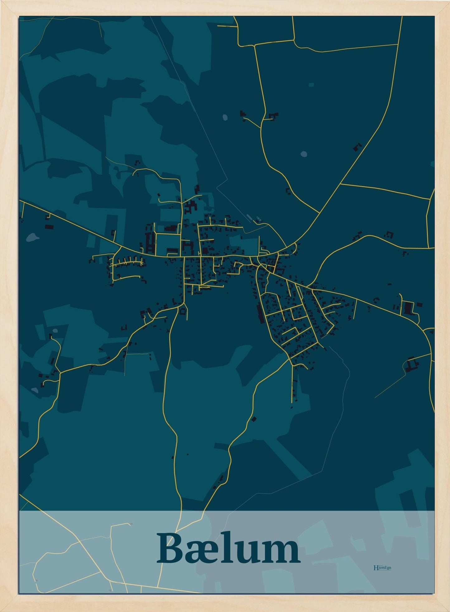 Bælum plakat i farve mørk blå og HjemEgn.dk design firkantet. Design bykort for Bælum