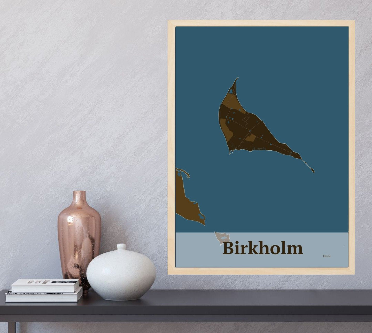 Birkholm plakat i farve og HjemEgn.dk design firkantet. Design ø-kort for Birkholm
