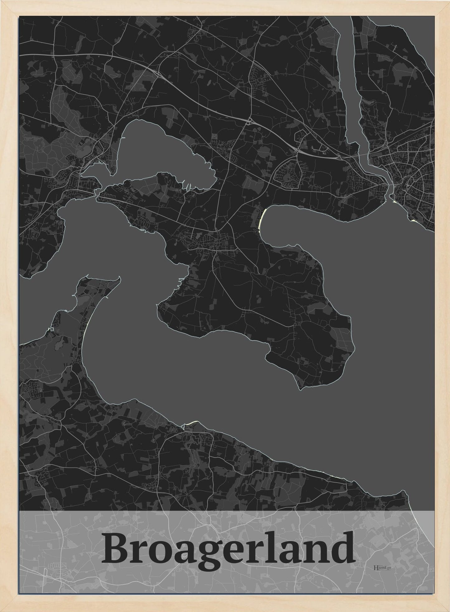 Broagerland plakat i mørk grå og HjemEgn.dk design firkantet. Design bykort for Broagerland