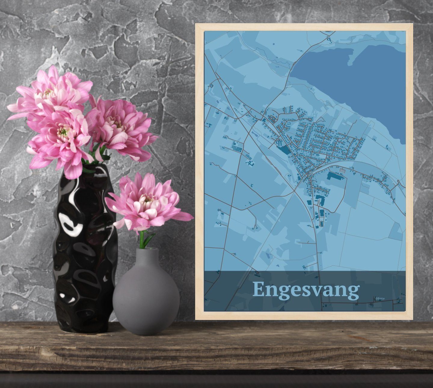 Engesvang plakat i farve og HjemEgn.dk design firkantet. Design bykort for Engesvang