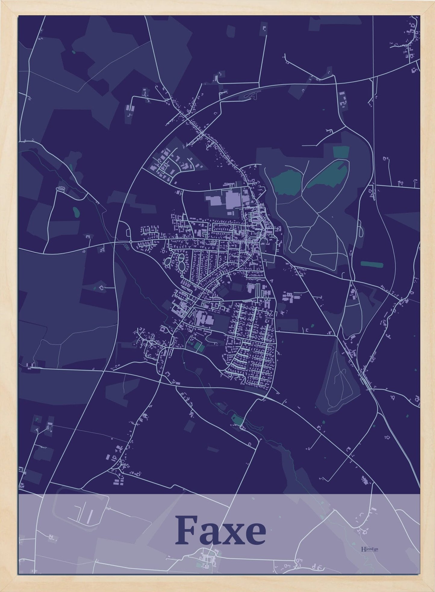 Faxe plakat i farve mørk lilla og HjemEgn.dk design firkantet. Design bykort for Faxe