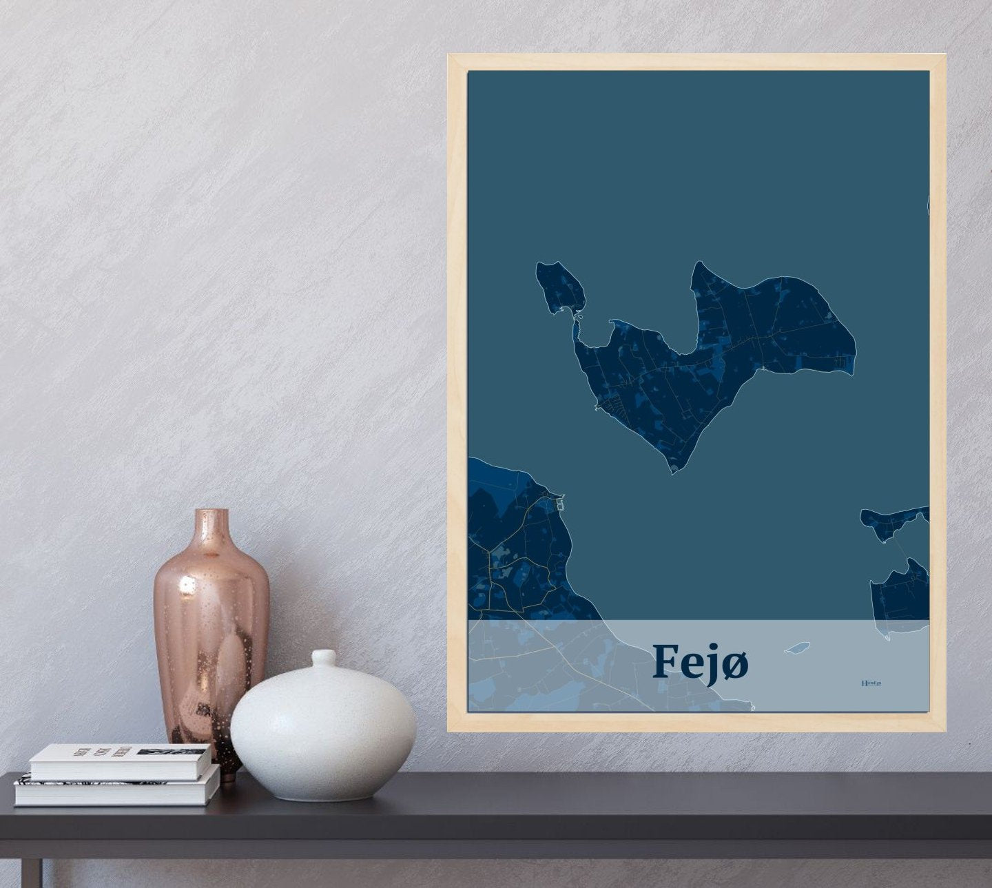 Fejø plakat i farve og HjemEgn.dk design firkantet. Design ø-kort for Fejø