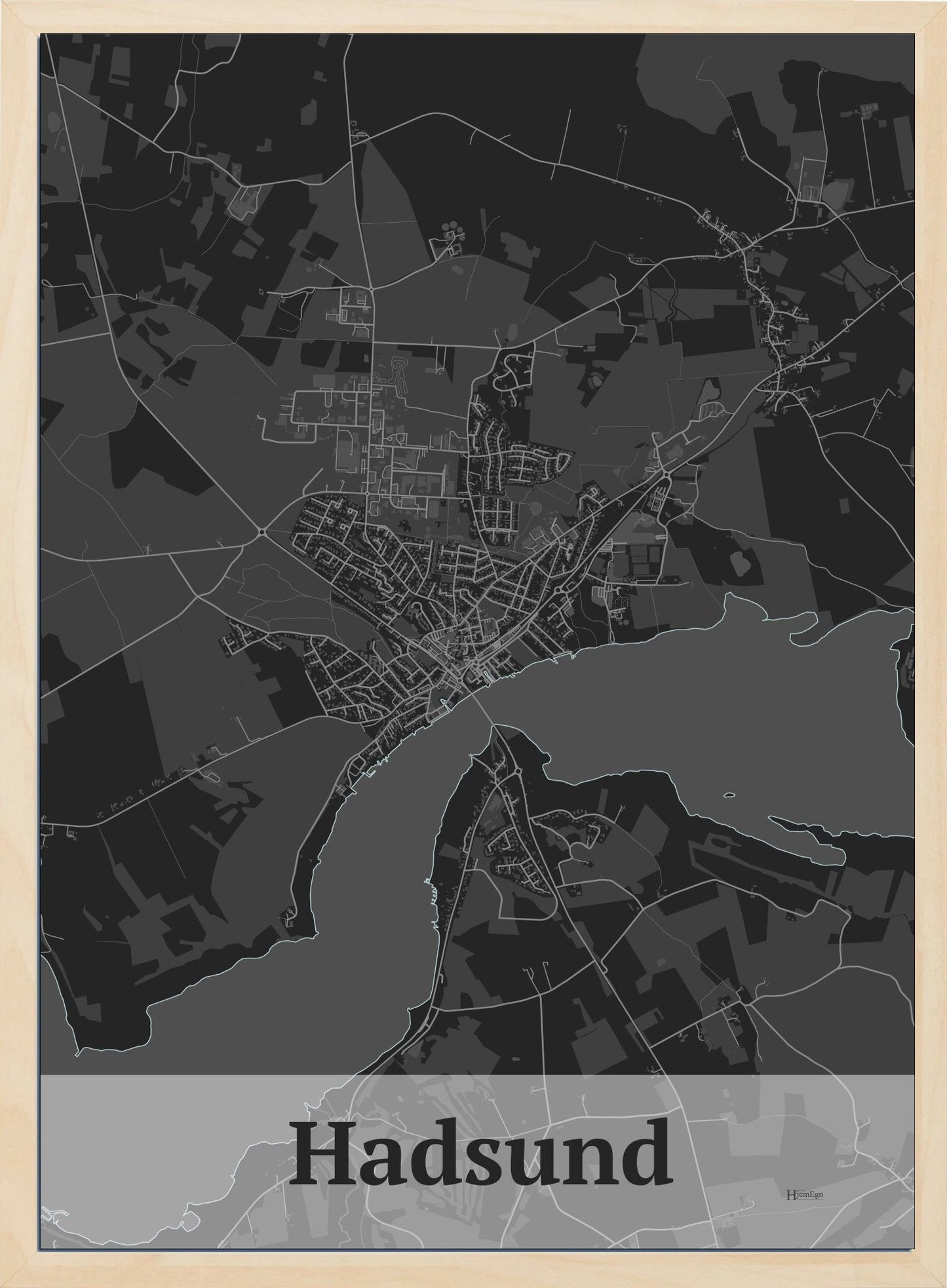 Hadsund plakat i farve mørk grå og HjemEgn.dk design firkantet. Design bykort for Hadsund