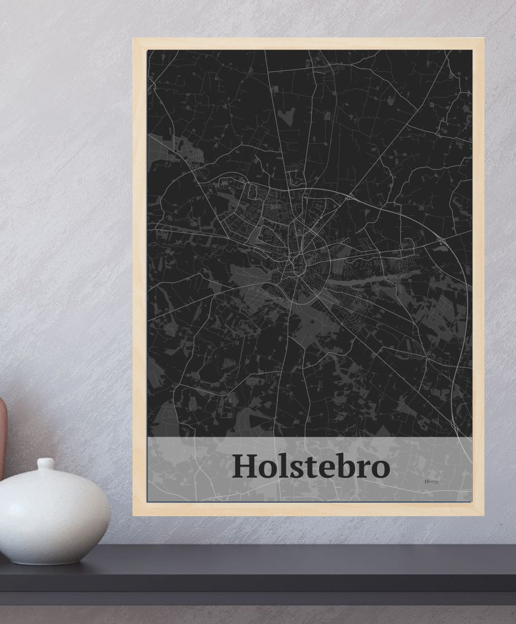 Holstebro Fra Din Hjemegn I plakat i farve og HjemEgn.dk design firkantet. Design bykort for Holstebro Fra Din Hjemegn I