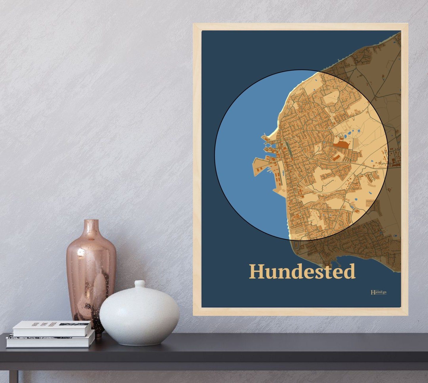 Hundested plakat i farve og HjemEgn.dk design centrum. Design bykort for Hundested