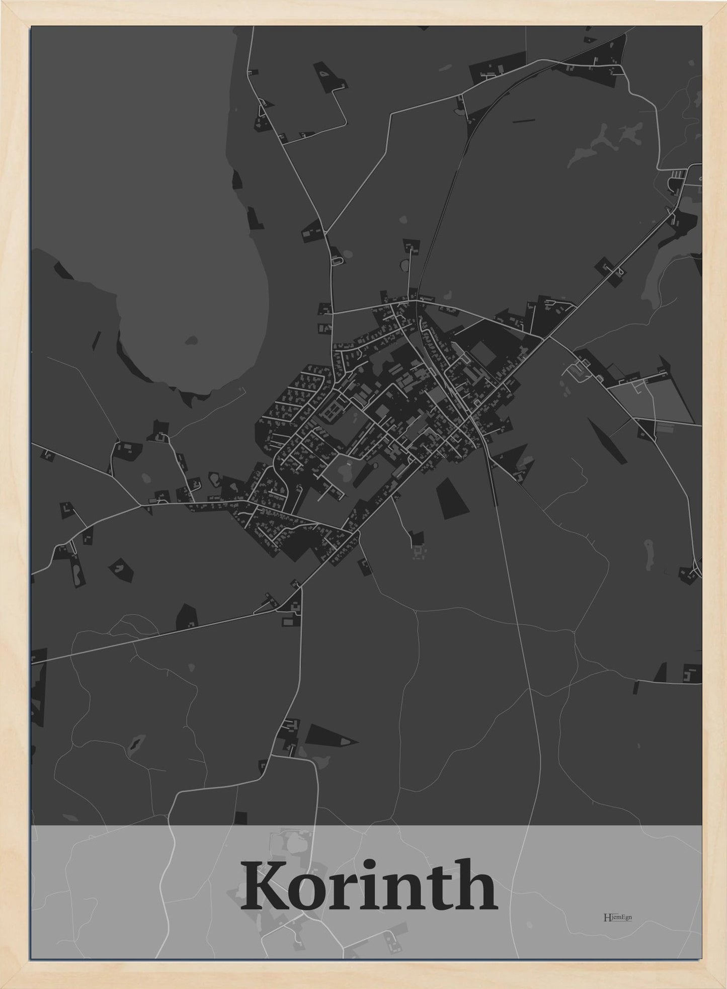Korinth plakat i farve mørk grå og HjemEgn.dk design firkantet. Design bykort for Korinth