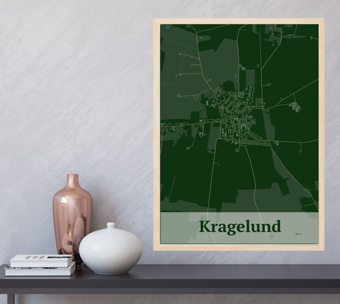 Kragelund plakat i farve og HjemEgn.dk design firkantet. Design bykort for Kragelund