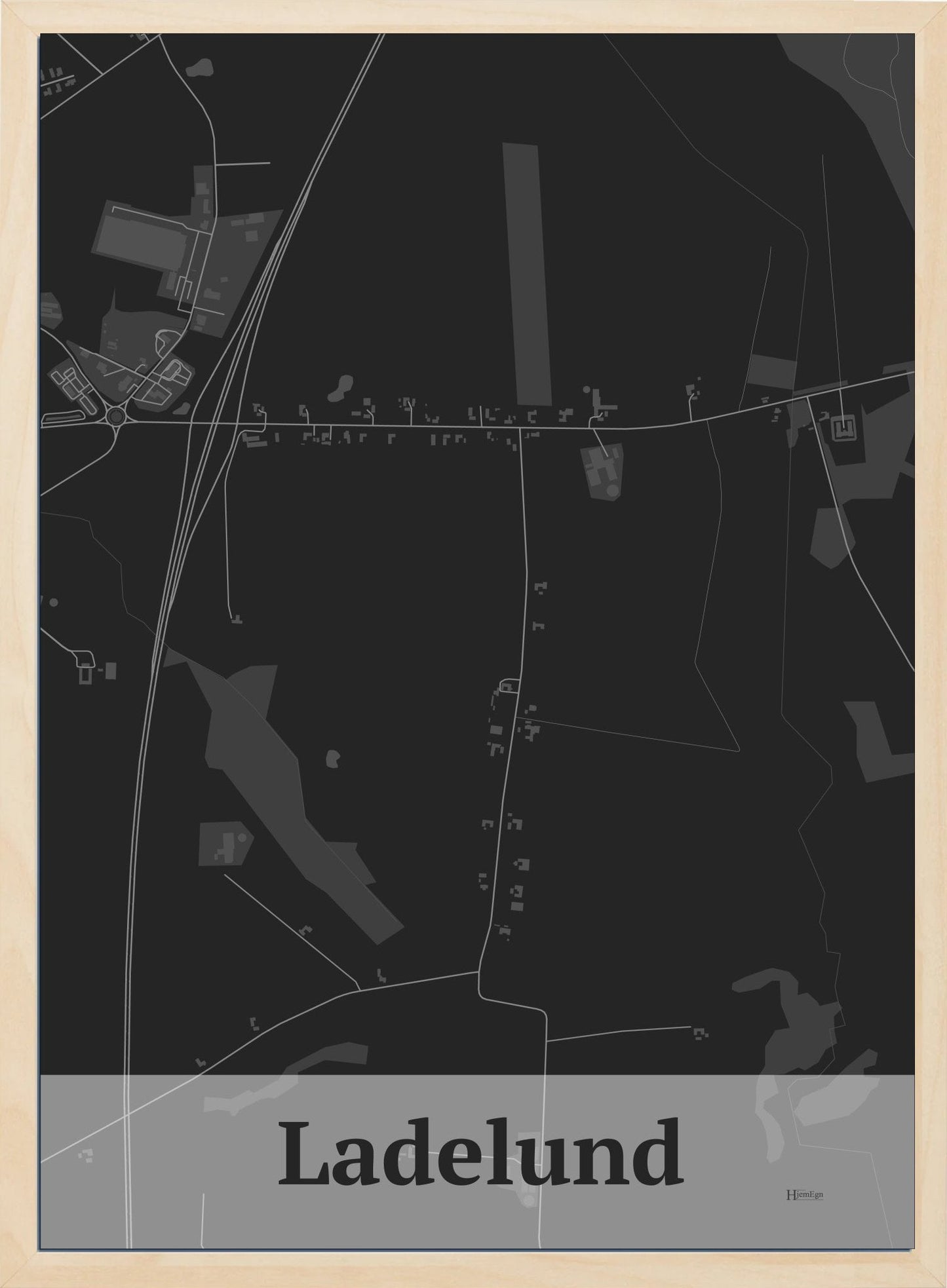 Ladelund plakat i farve mørk grå og HjemEgn.dk design firkantet. Design bykort for Ladelund