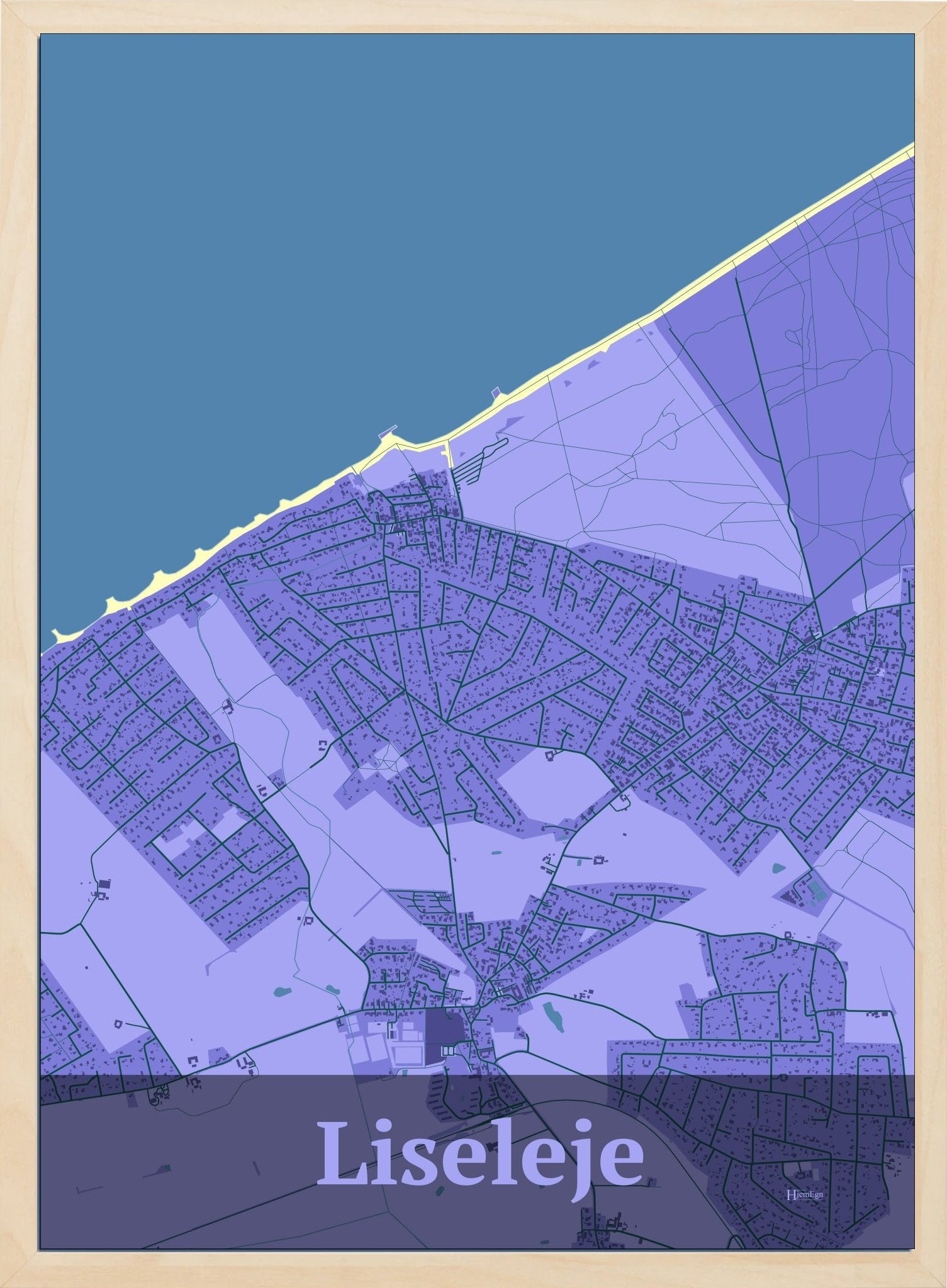 Liseleje plakat i farve pastel lilla og HjemEgn.dk design firkantet. Design bykort for Liseleje