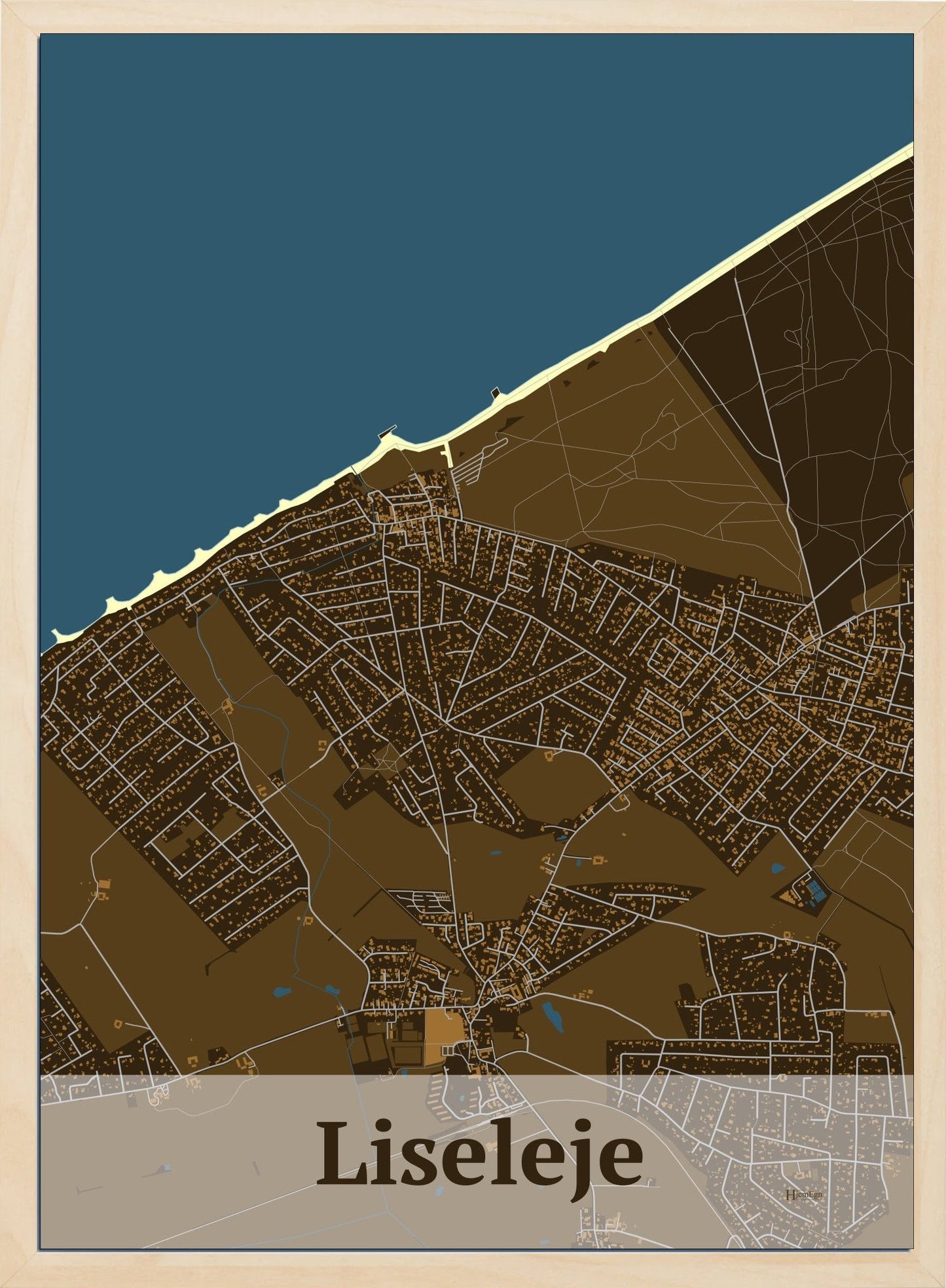 Liseleje plakat i farve mørk brun og HjemEgn.dk design firkantet. Design bykort for Liseleje