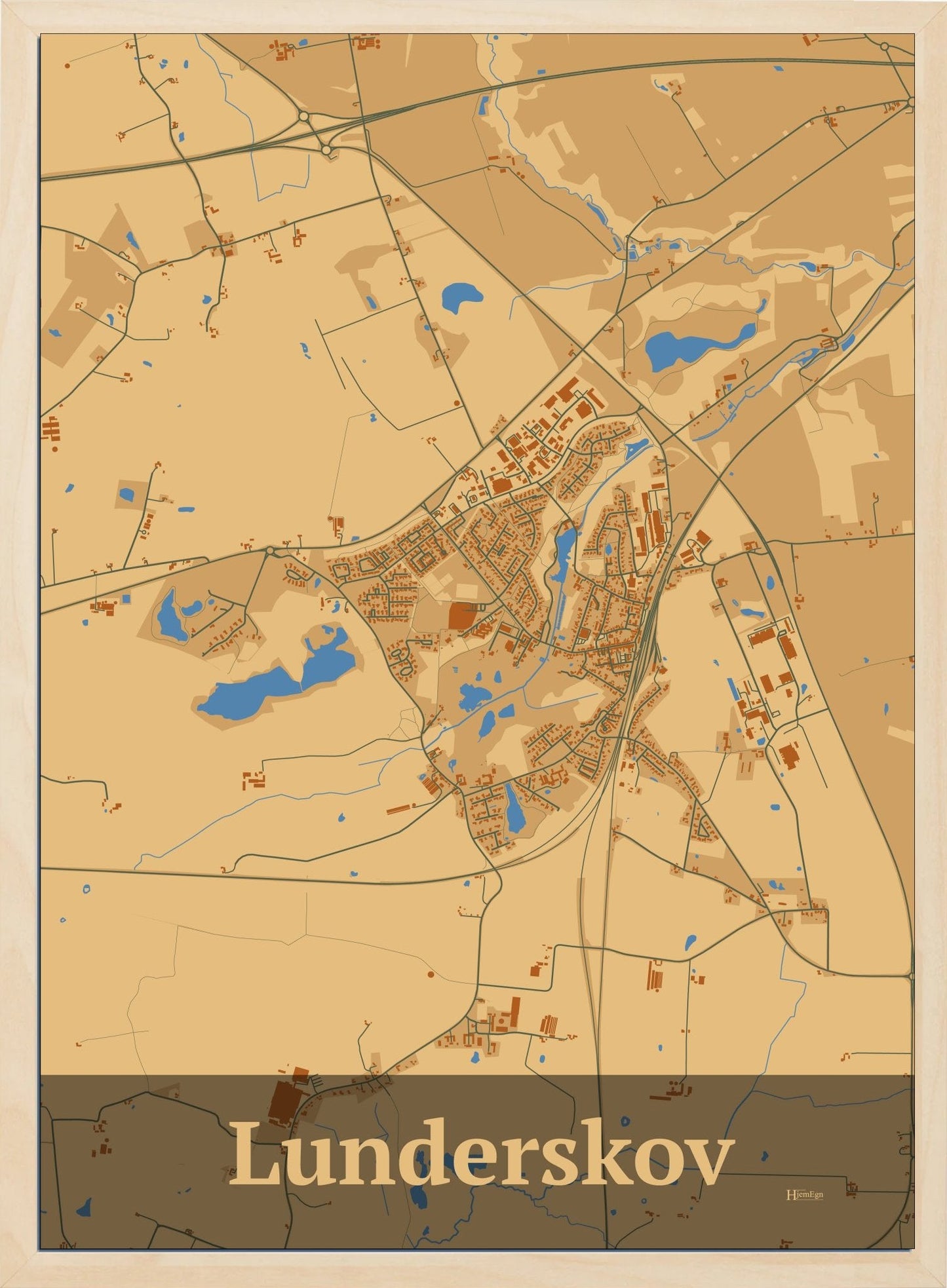 Lunderskov plakat i farve pastel brun og HjemEgn.dk design firkantet. Design bykort for Lunderskov