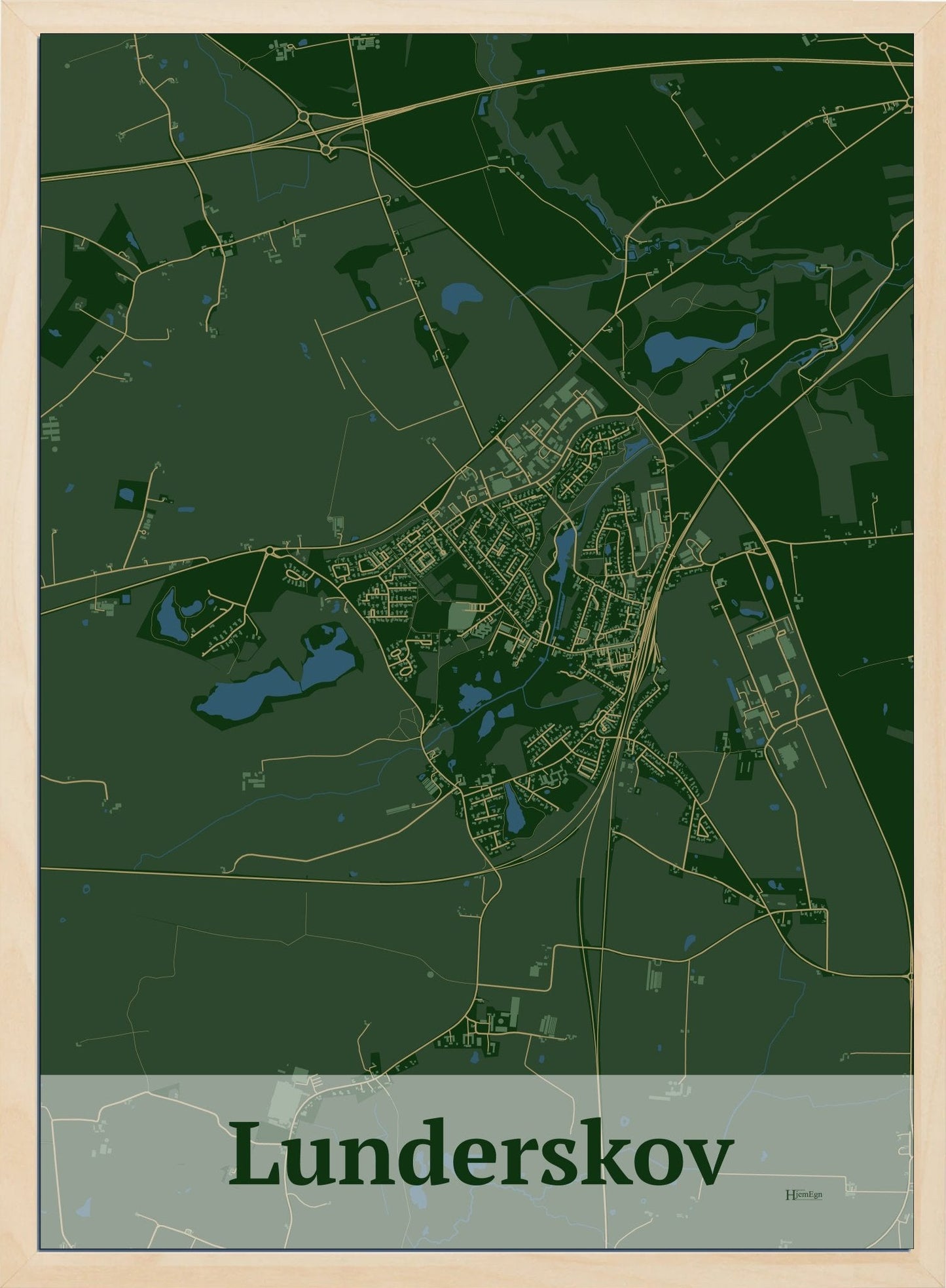 Lunderskov plakat i farve mørk grøn og HjemEgn.dk design firkantet. Design bykort for Lunderskov