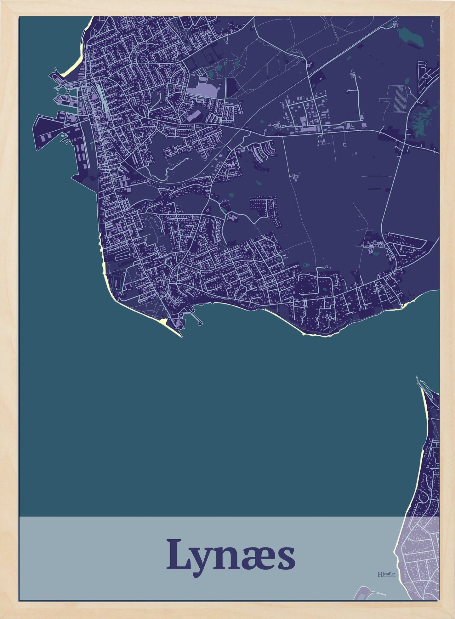 Lynæs plakat i mørk grå og HjemEgn.dk design firkantet. Design bykort for Lynæs