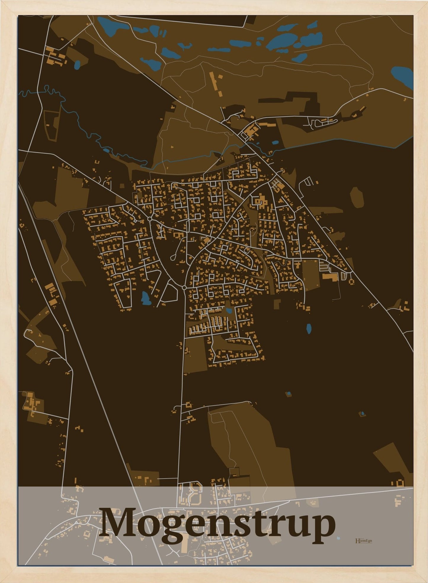 Mogenstrup plakat i farve mørk brun og HjemEgn.dk design firkantet. Design bykort for Mogenstrup