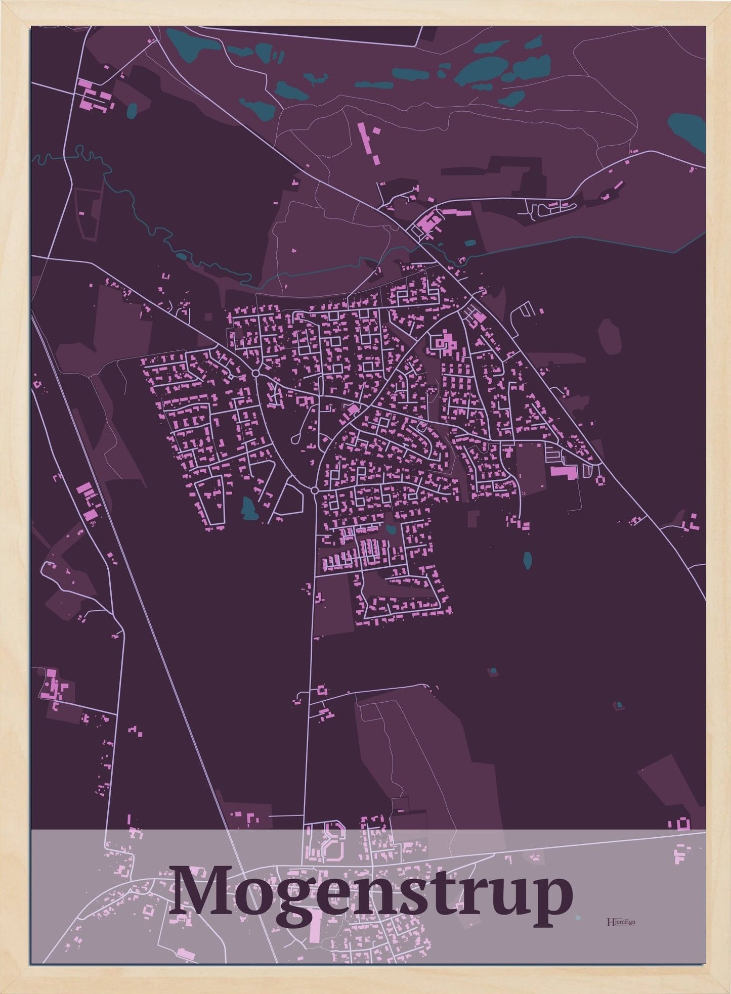 Mogenstrup plakat i farve mørk rød og HjemEgn.dk design firkantet. Design bykort for Mogenstrup