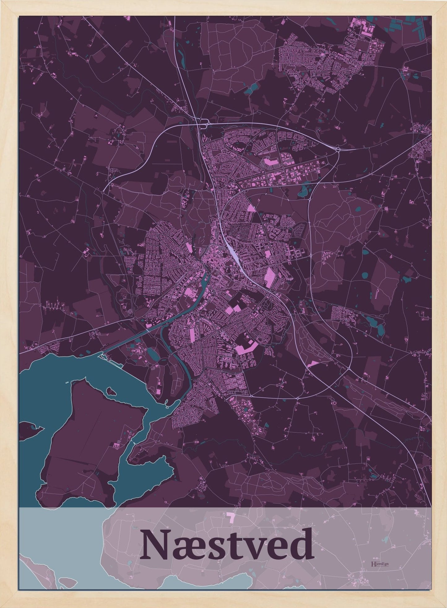 Næstved plakat i mørk rød og HjemEgn.dk design firkantet. Design bykort for Næstved