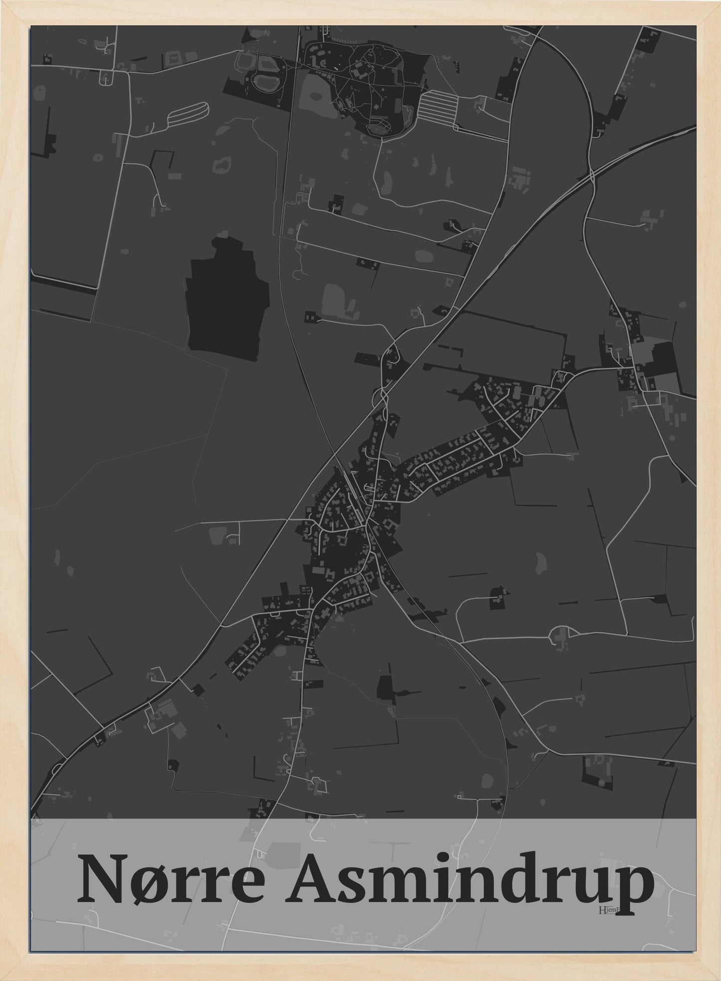 Nørre Asmindrup plakat i farve mørk grå og HjemEgn.dk design firkantet. Design bykort for Nørre Asmindrup