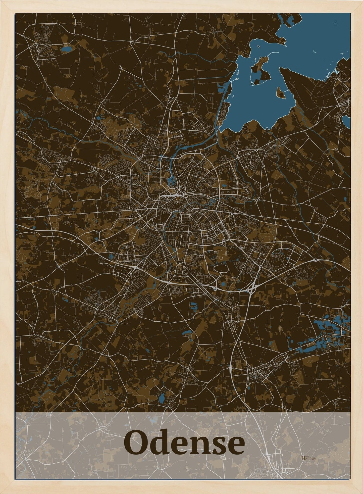 Odense plakat i mørk brun og HjemEgn.dk design firkantet. Design bykort for Odense