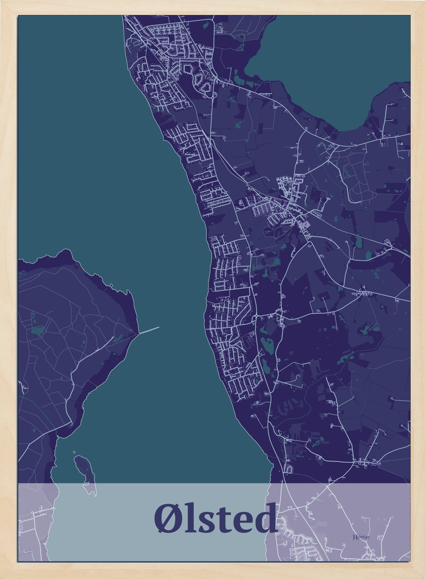 Ølsted plakat i farve mørk lilla og HjemEgn.dk design firkantet. Design bykort for Ølsted