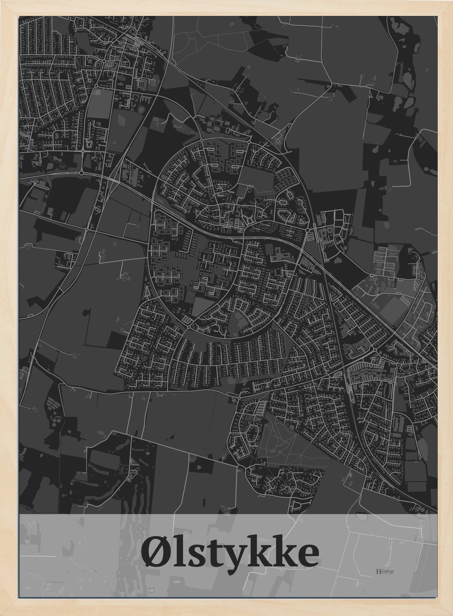 Ølstykke plakat i farve mørk grå og HjemEgn.dk design firkantet. Design bykort for Ølstykke