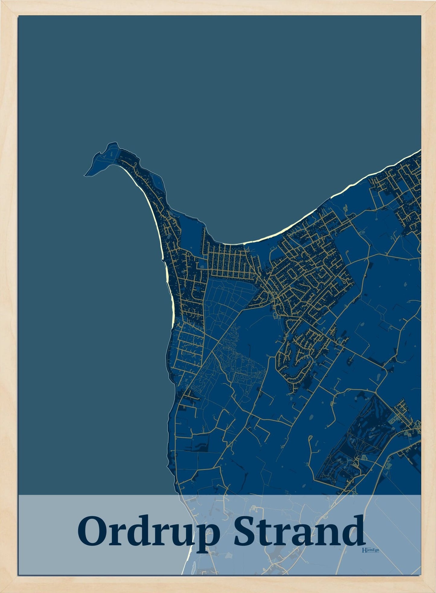 Ordrup Strand plakat i farve mørk blå og HjemEgn.dk design firkantet. Design bykort for Ordrup Strand