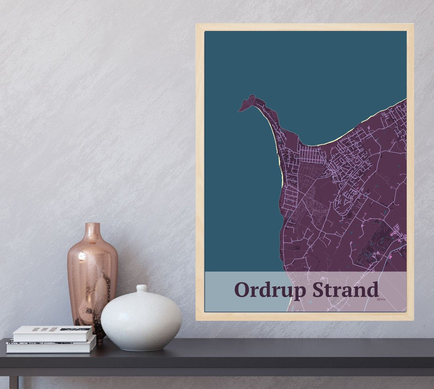 Ordrup Strand plakat i farve og HjemEgn.dk design firkantet. Design bykort for Ordrup Strand