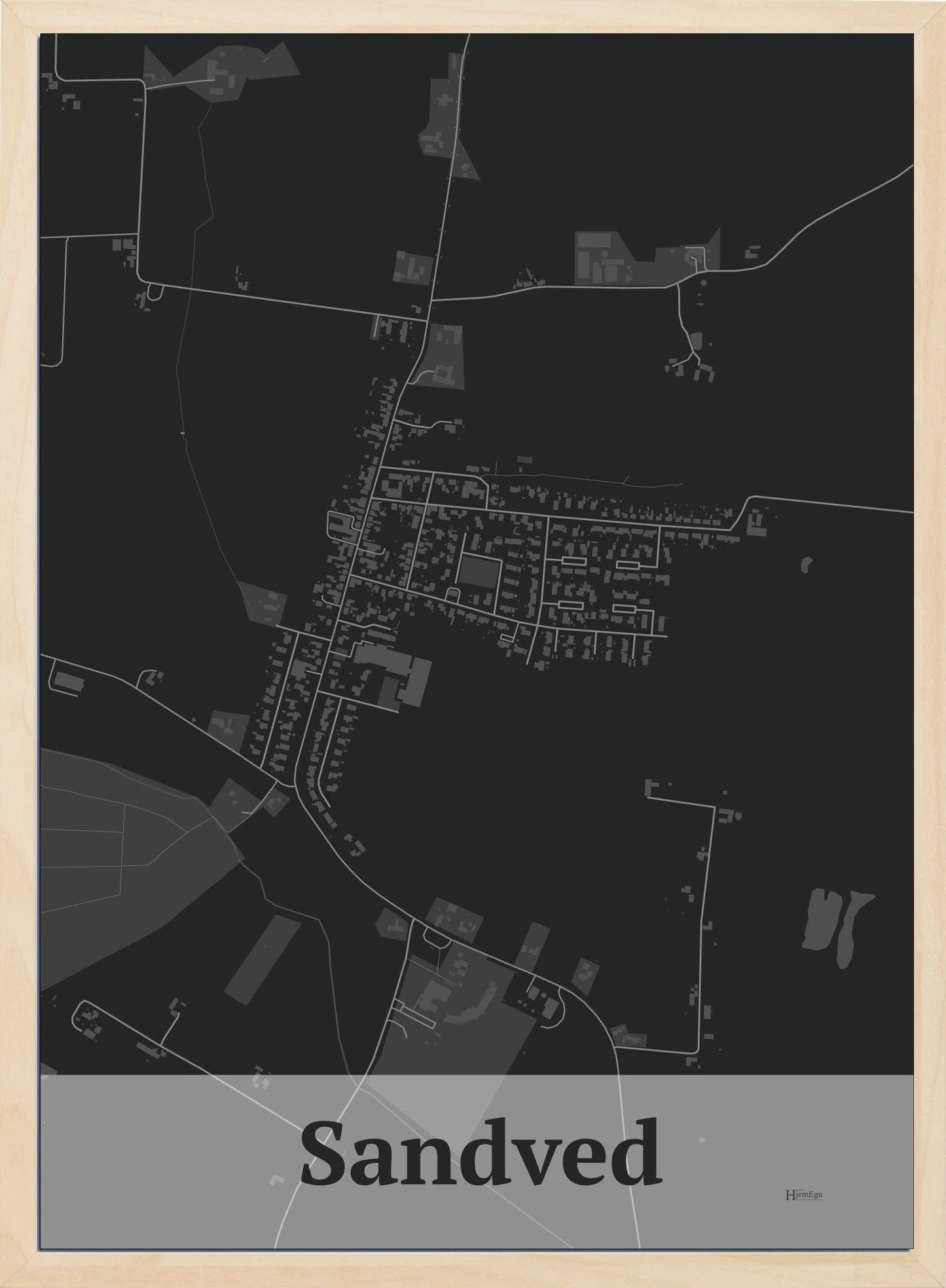 Sandved plakat i farve mørk grå og HjemEgn.dk design firkantet. Design bykort for Sandved