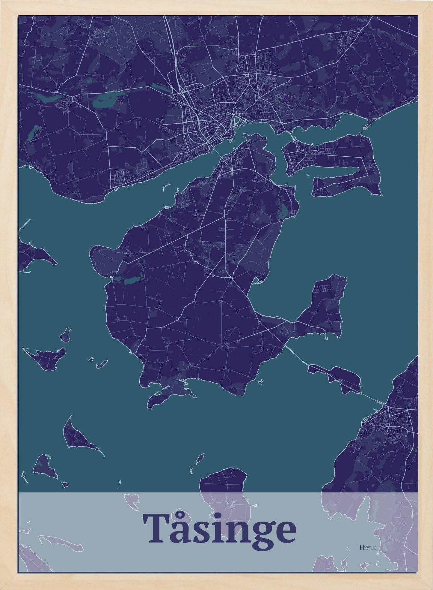 Tåsinge plakat i farve mørk lilla og HjemEgn.dk design firkantet. Design ø-kort for Tåsinge