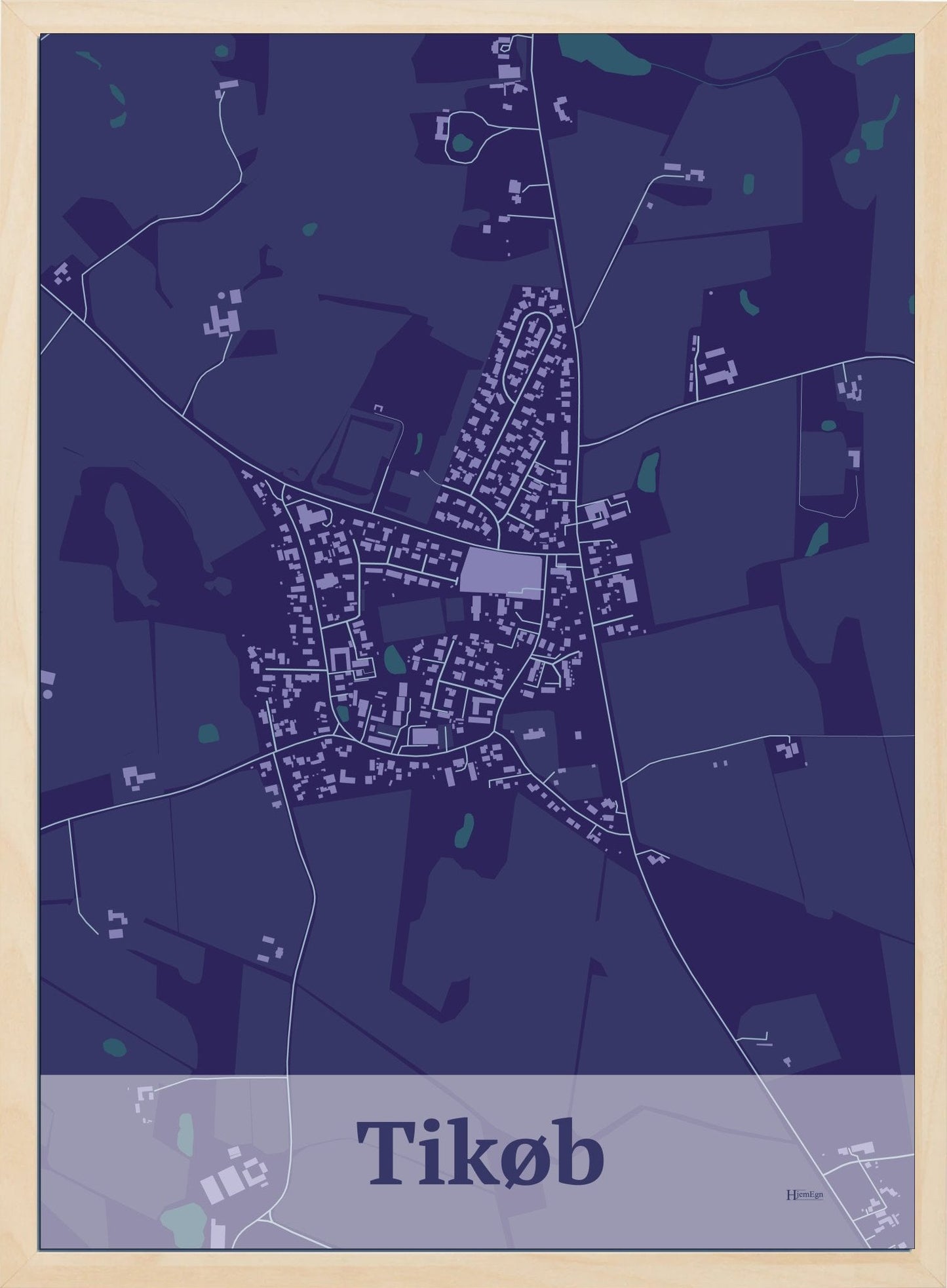 Tikøb plakat i farve mørk lilla og HjemEgn.dk design firkantet. Design bykort for Tikøb