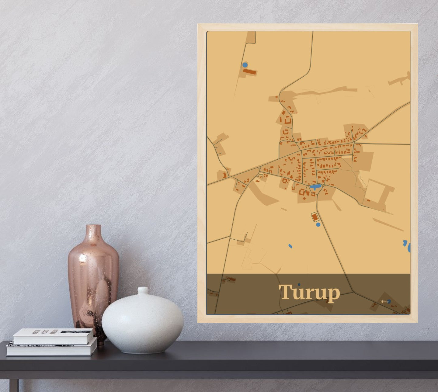 Turup plakat i farve og HjemEgn.dk design firkantet. Design bykort for Turup