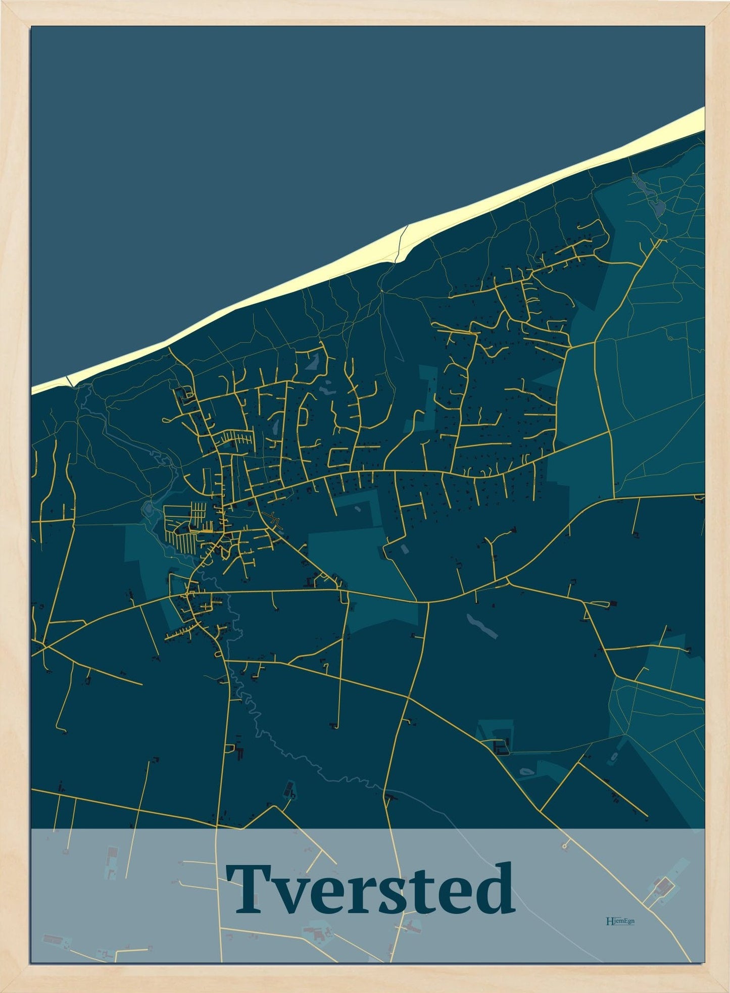 Tversted plakat i farve mørk blå og HjemEgn.dk design firkantet. Design bykort for Tversted
