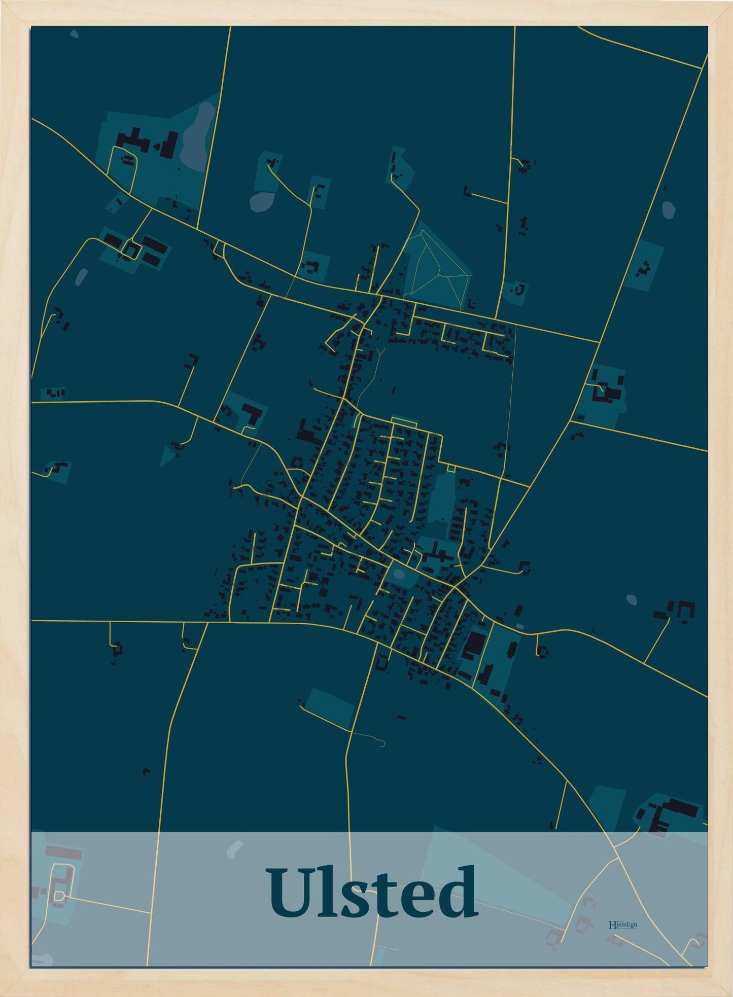 Ulsted plakat i farve mørk blå og HjemEgn.dk design firkantet. Design bykort for Ulsted
