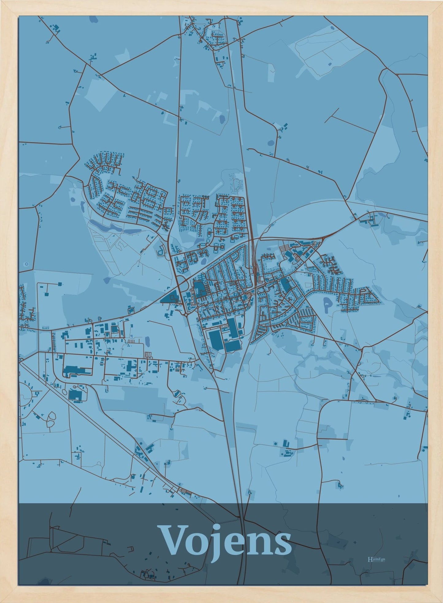 Vojens plakat i pastel blå og HjemEgn.dk design firkantet. Design bykort for Vojens