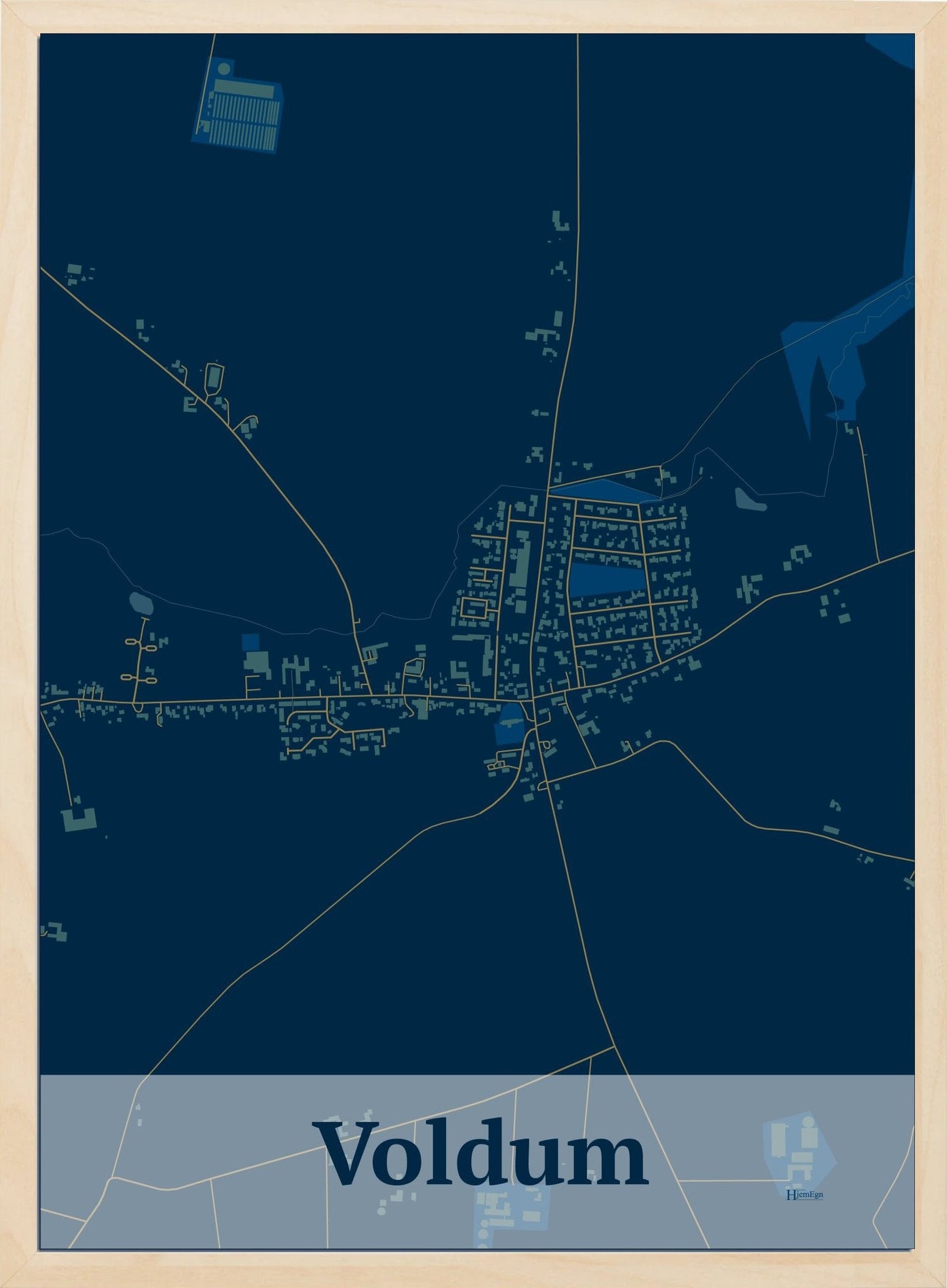 Voldum plakat i farve mørk blå og HjemEgn.dk design firkantet. Design bykort for Voldum