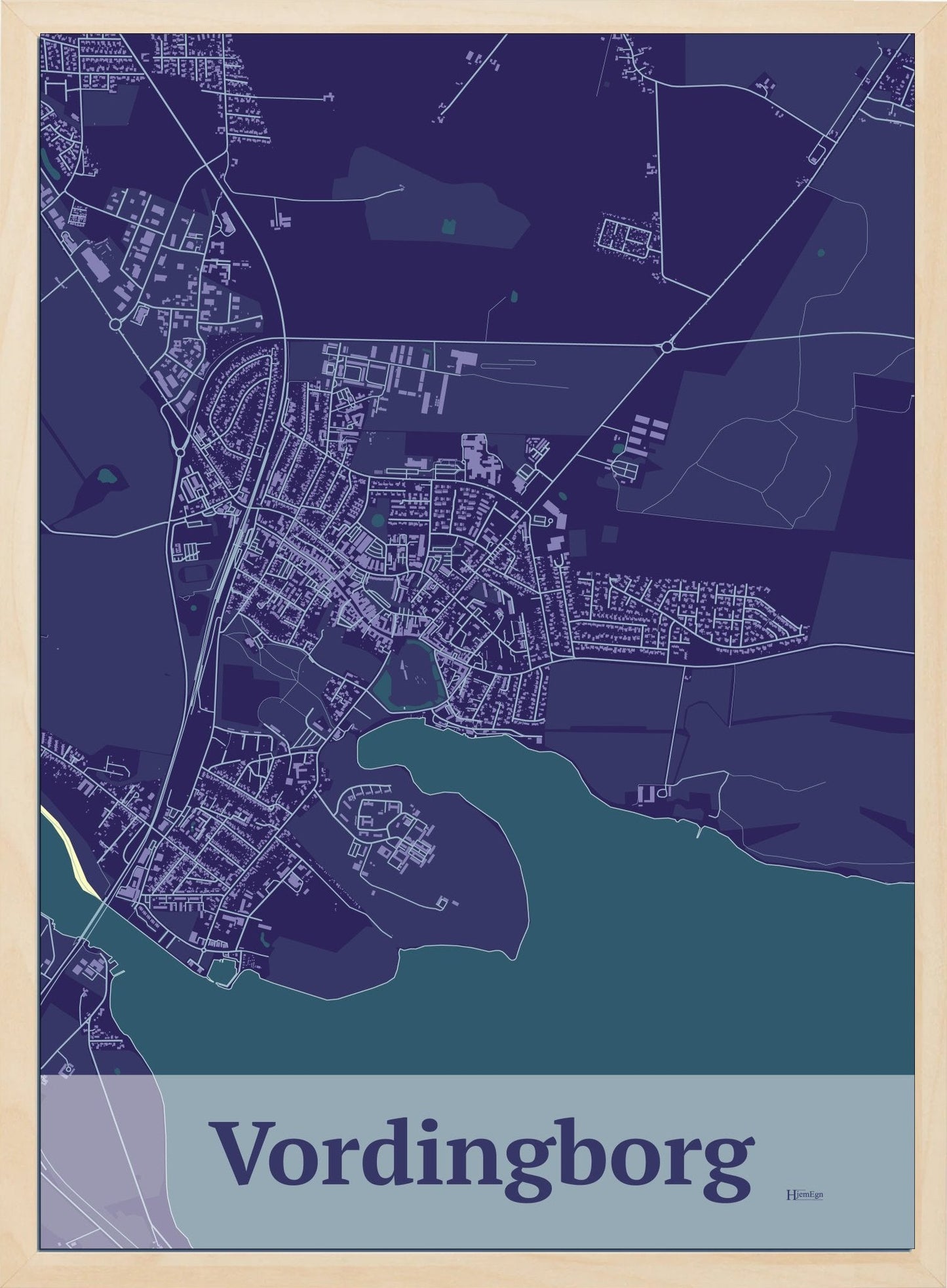 Vordingborg plakat i farve mørk lilla og HjemEgn.dk design firkantet. Design bykort for Vordingborg