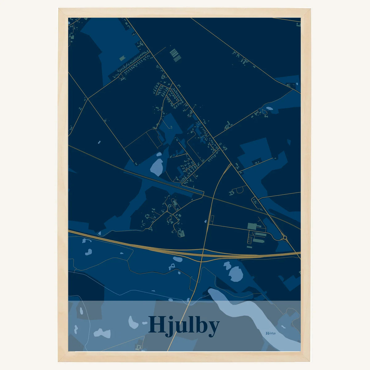 Hjulby plakat – Firkantet 2026 – Mørk blå