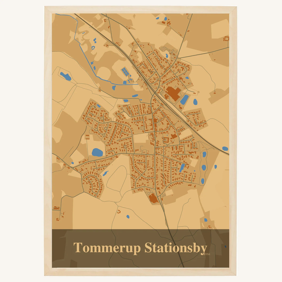 Tommerup Stationsby plakat – Firkantet 2026 – Lys pastel brun