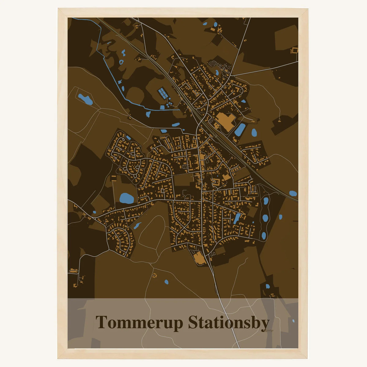 Tommerup Stationsby plakat – Firkantet 2026 – Mørk brun