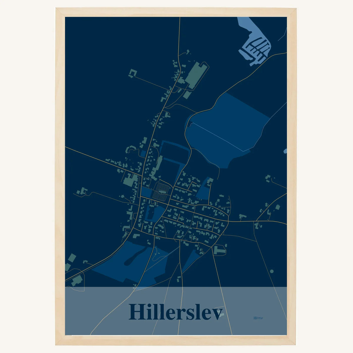 Hillerslev plakat – Firkantet 2026 – Mørk blå