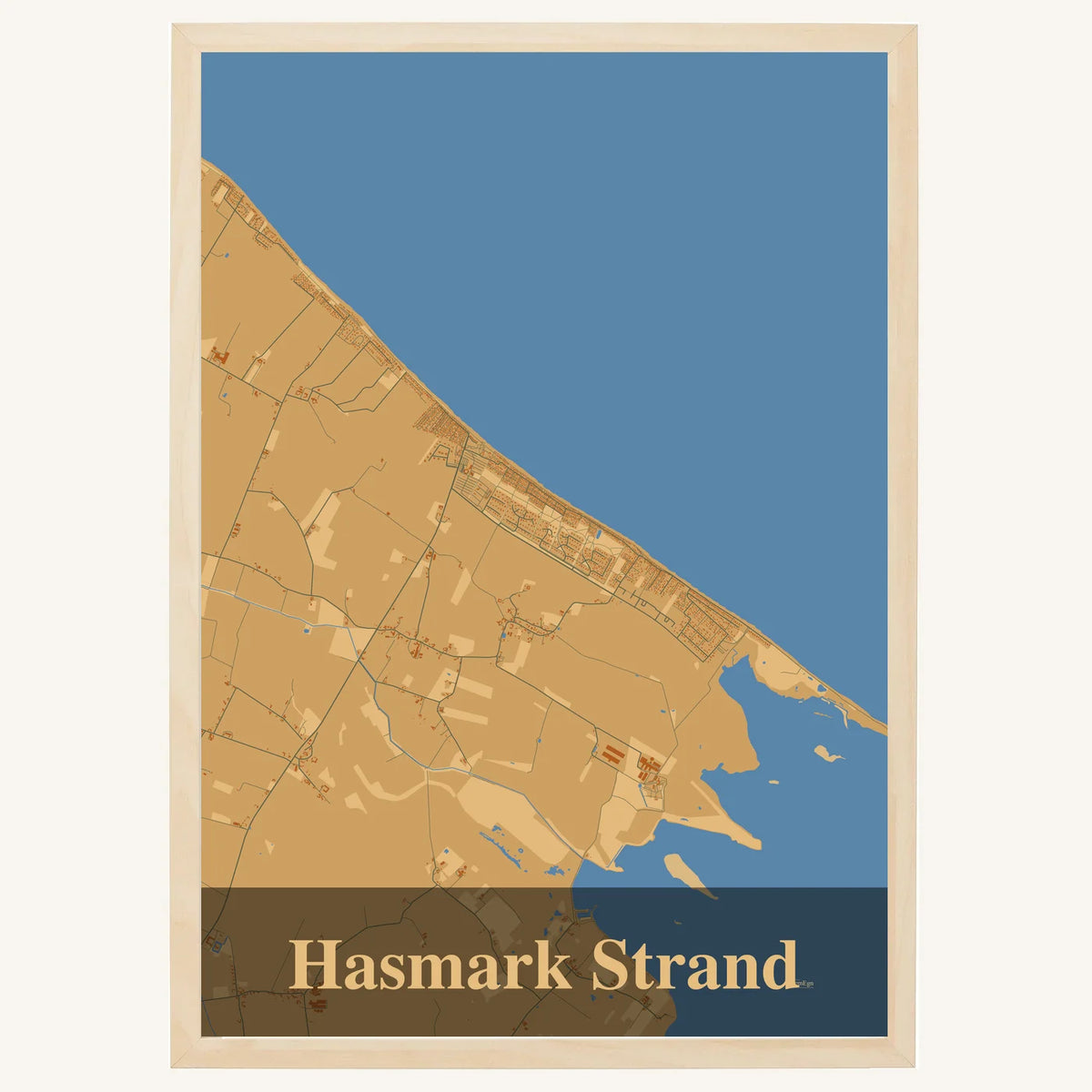Hasmark Strand plakat – Firkantet 2026 – Lys pastel brun