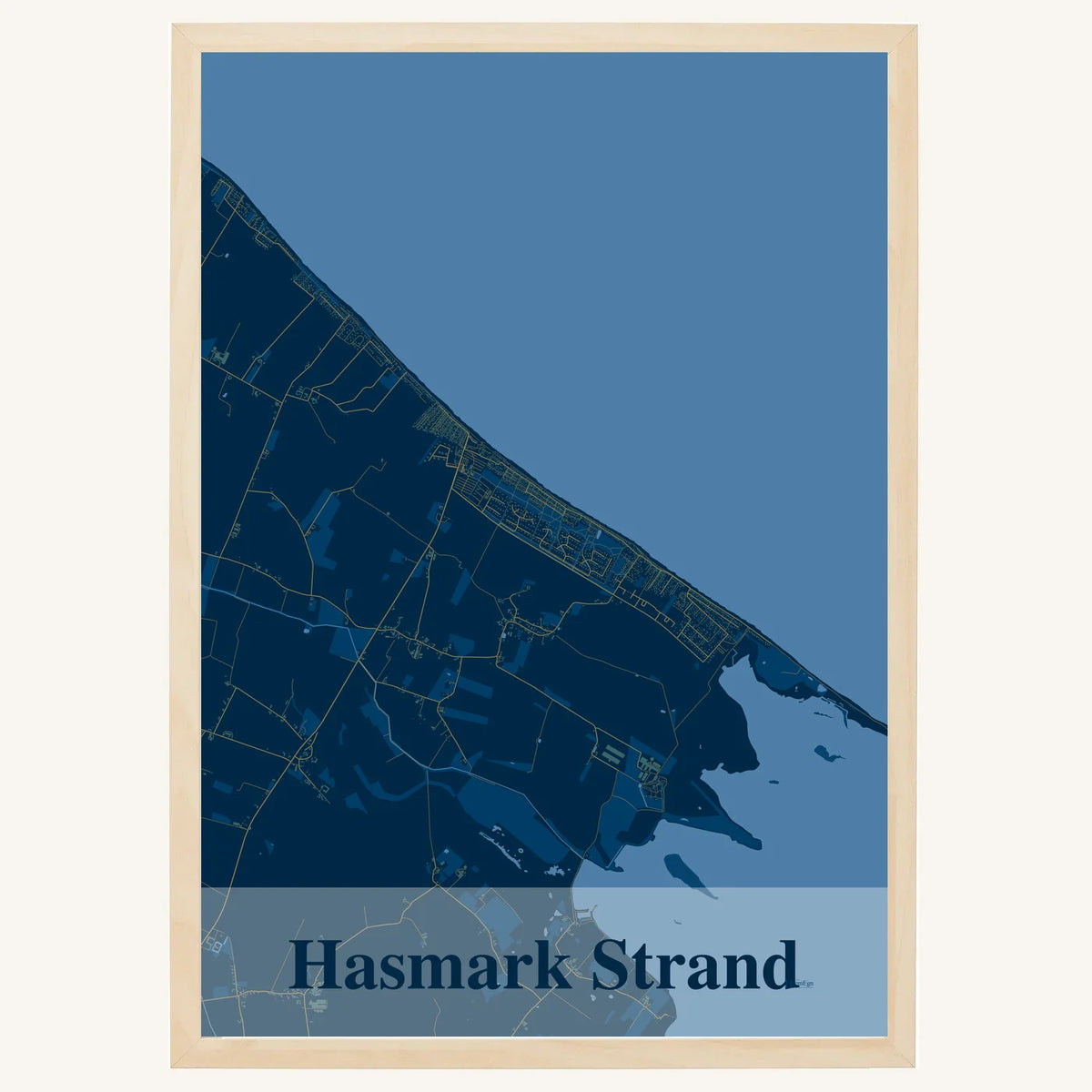 Hasmark Strand plakat – Firkantet 2026 – Mørk blå