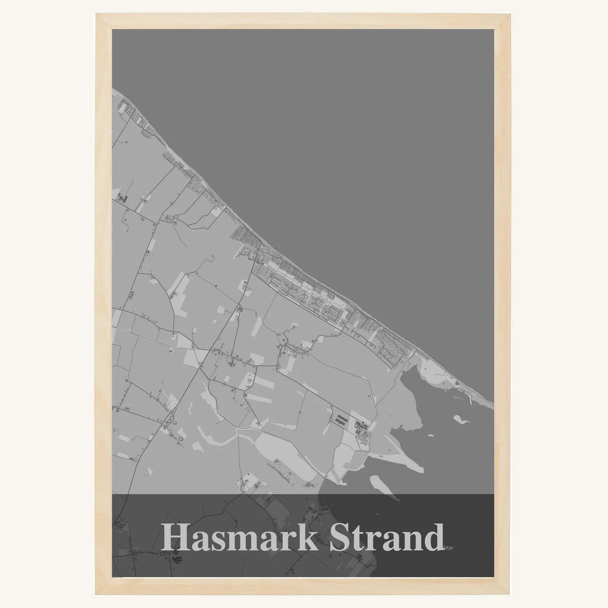 Hasmark Strand plakat – Firkantet 2026 – Lys pastel grå