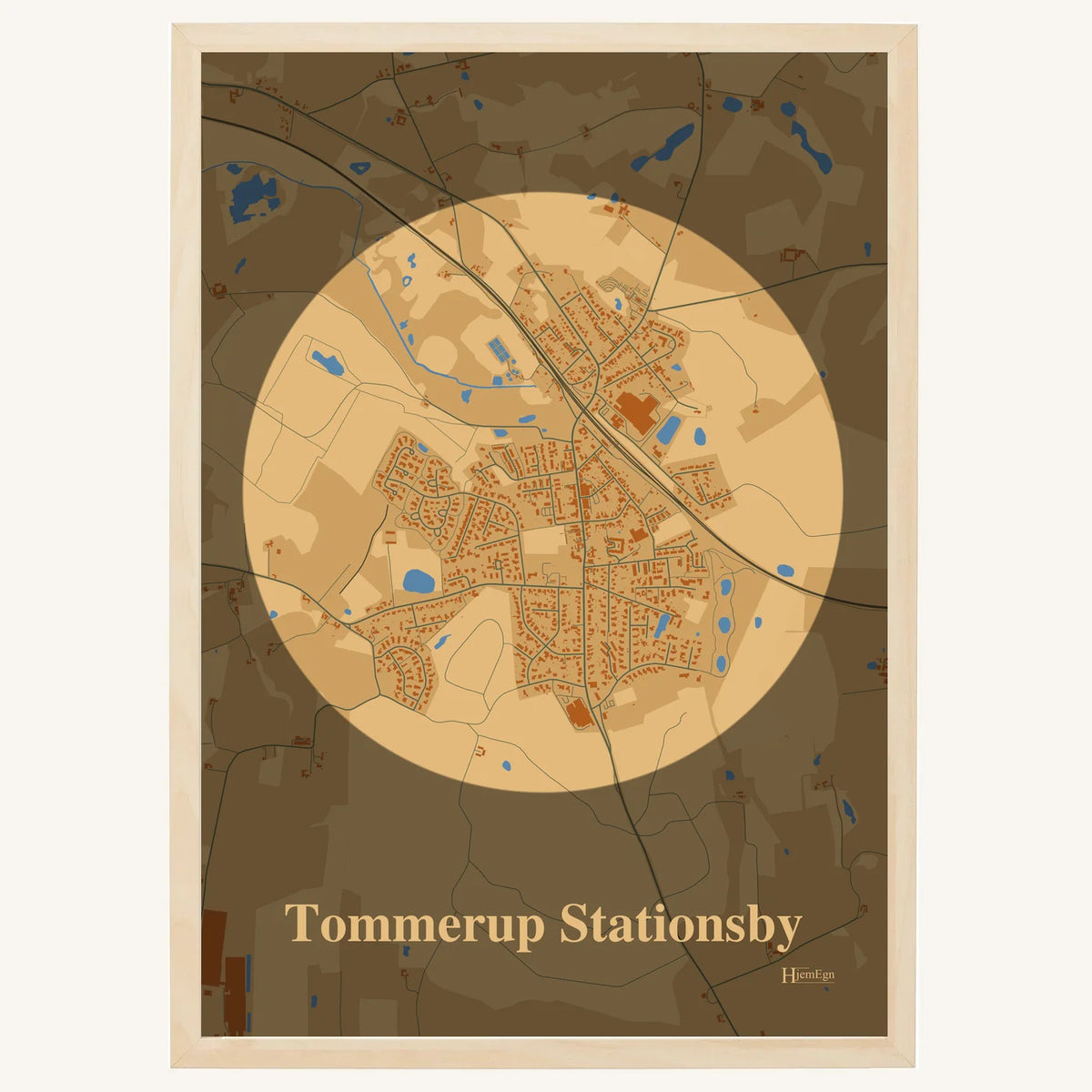 Tommerup Stationsby plakat – Centrum 2026 – Lys pastel brun