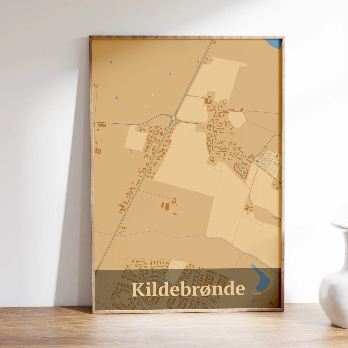 Kildebrønde plakat – Firkantet 2026