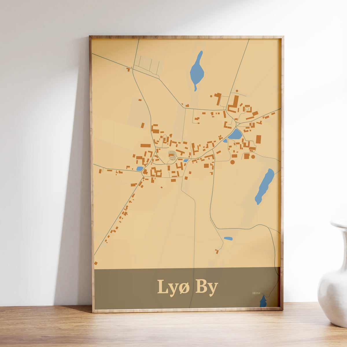 Lyø By plakat – Firkantet 2026