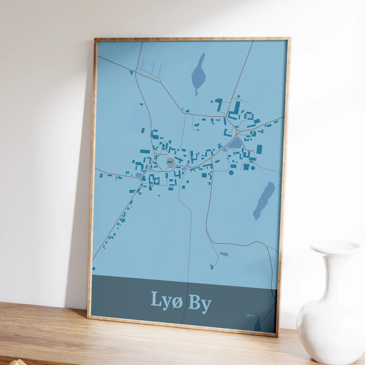 Lyø By plakat – Firkantet 2026