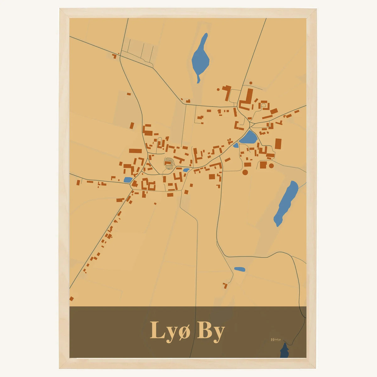 Lyø By plakat – Firkantet 2026 – Lys pastel brun