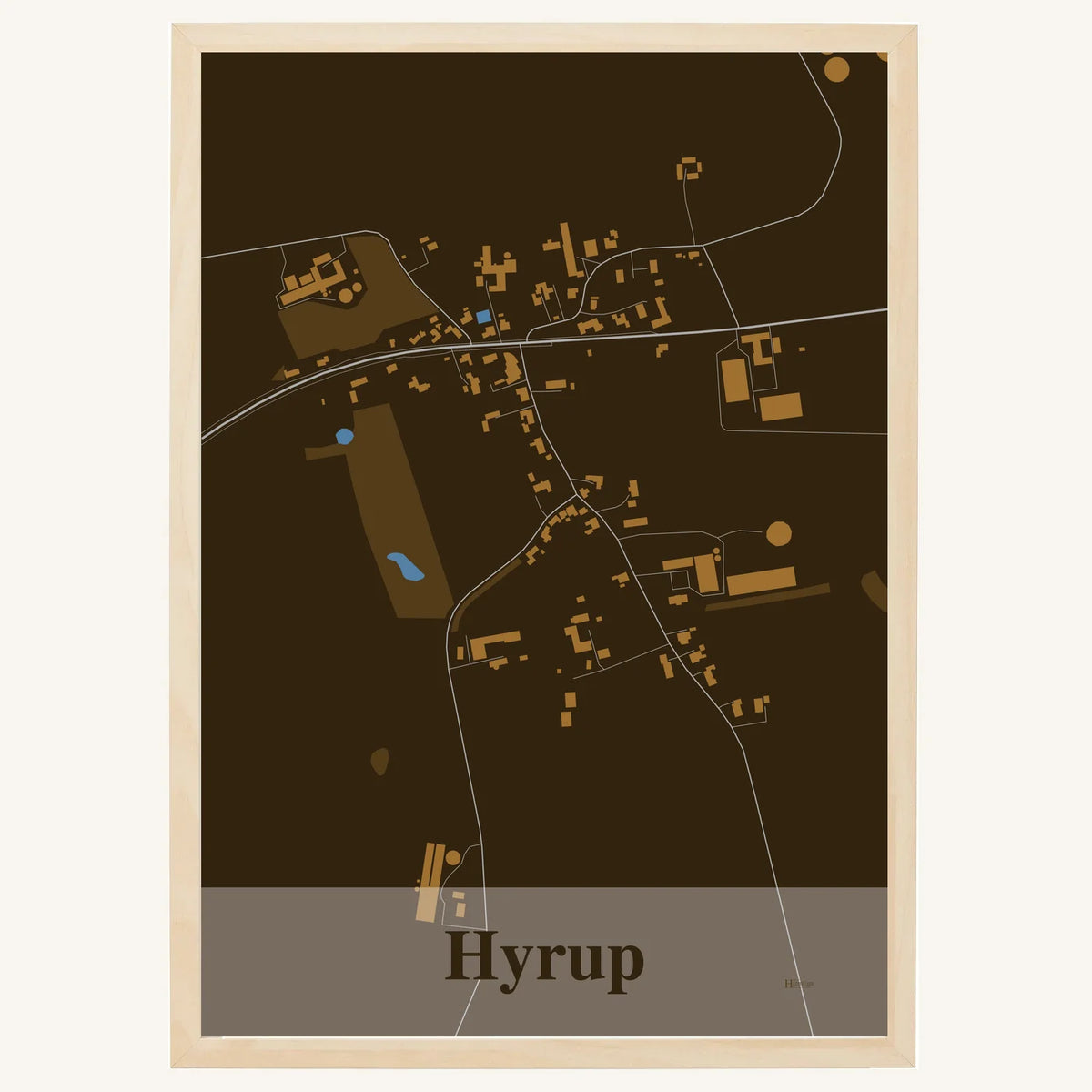 Hyrup plakat – Firkantet 2026 – Mørk brun