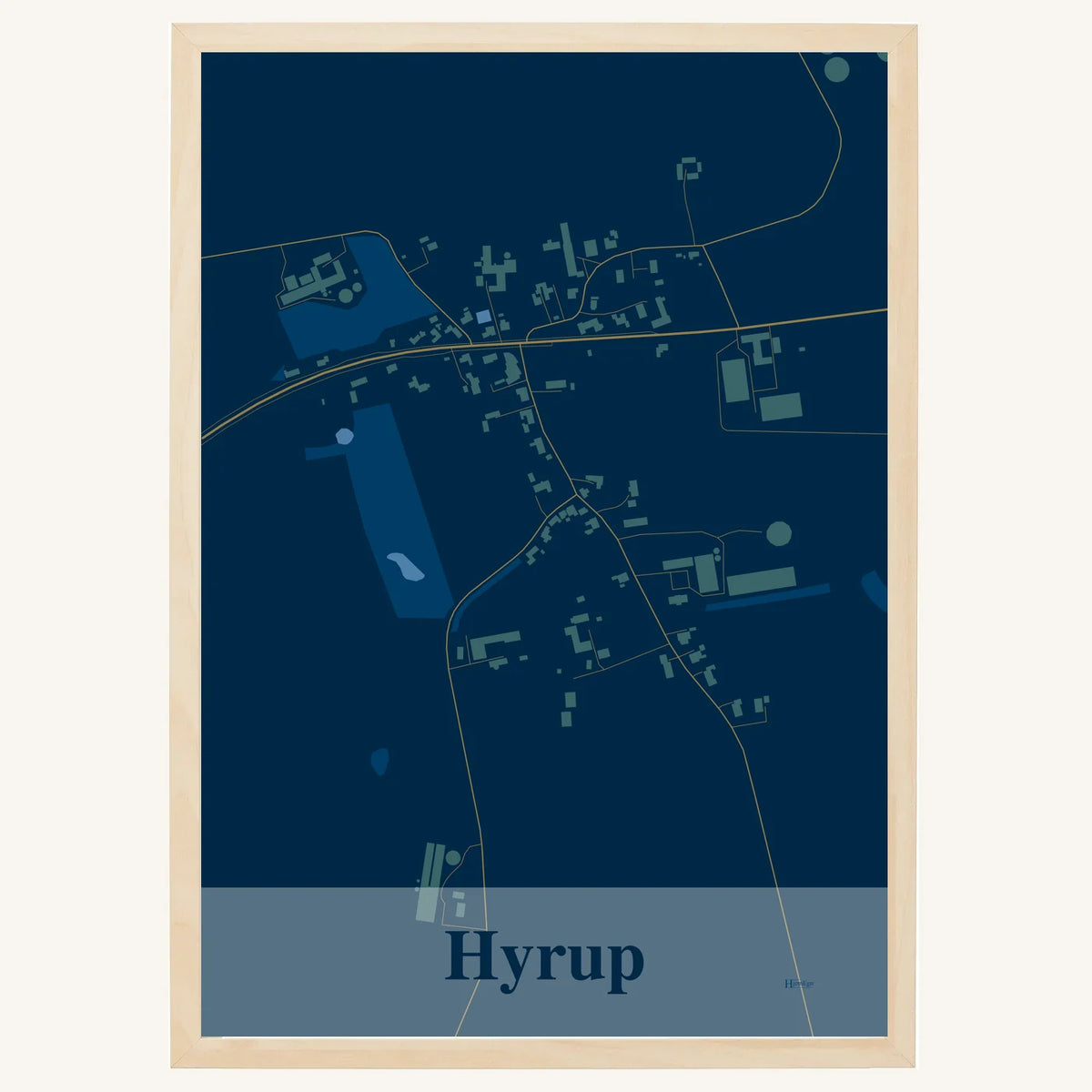 Hyrup plakat – Firkantet 2026 – Mørk blå